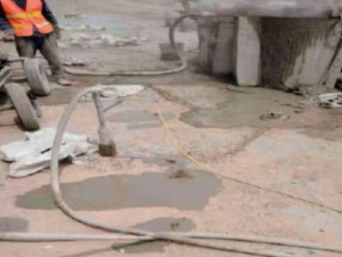 仙桃水泥混凝土路面板底注浆技术 路面脱空注浆整治方案